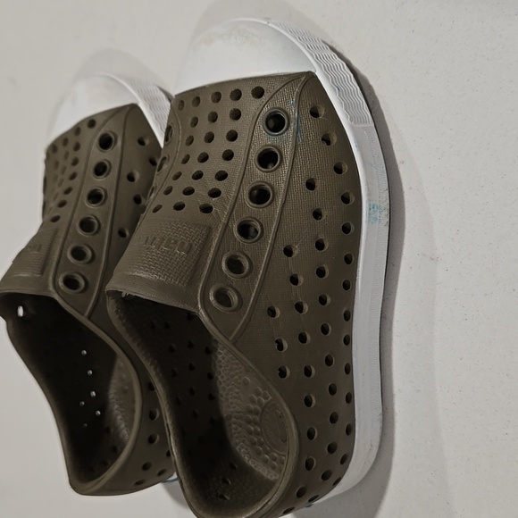 Toddler Slip-On Native Jefferson Shoe with White Toe Cap Size 5 - Picture 2 of 6